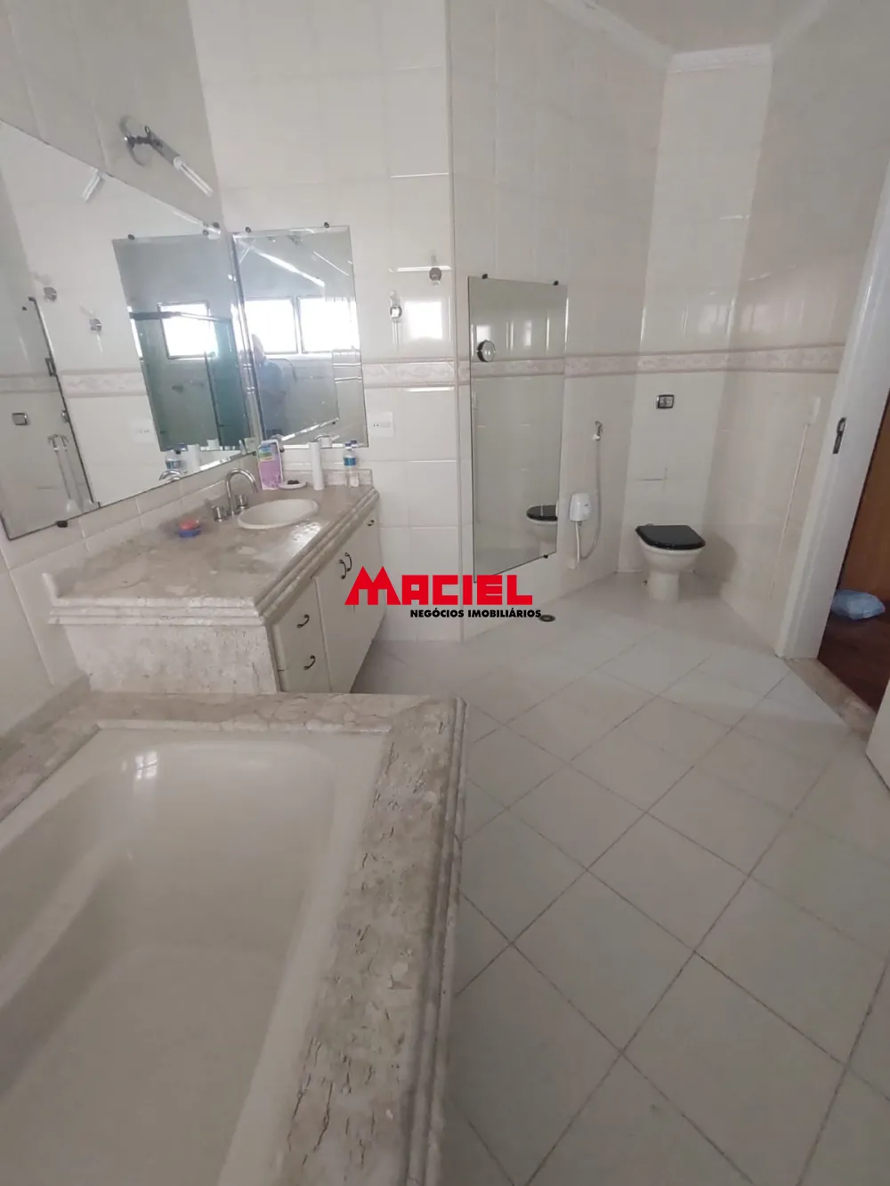 Alugar Casa / Condom&iacute;nio em S&atilde;o Jos&eacute; dos Campos R$ 8.000,00 - Foto 2