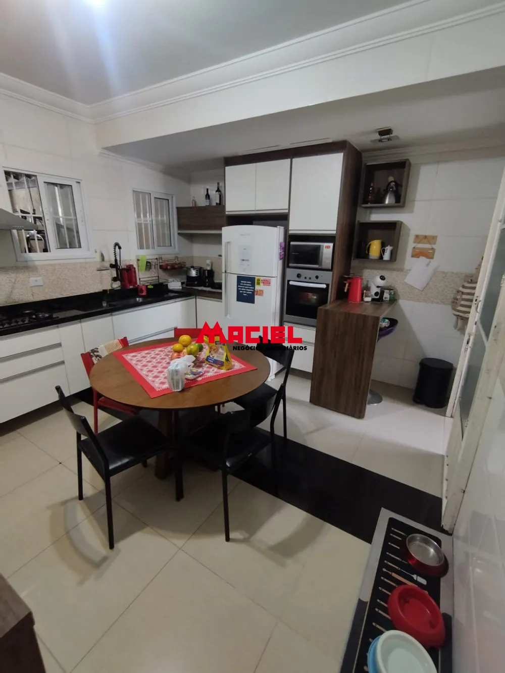 Comprar Casa / Padr&atilde;o em S&atilde;o Jos&eacute; dos Campos R$ 1.000.000,00 - Foto 4