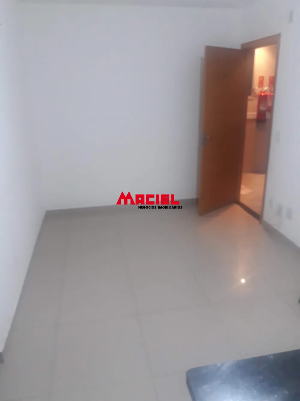 Alugar Apartamento / Padr&atilde;o em S&atilde;o Jos&eacute; dos Campos R$ 880,00 - Foto 2