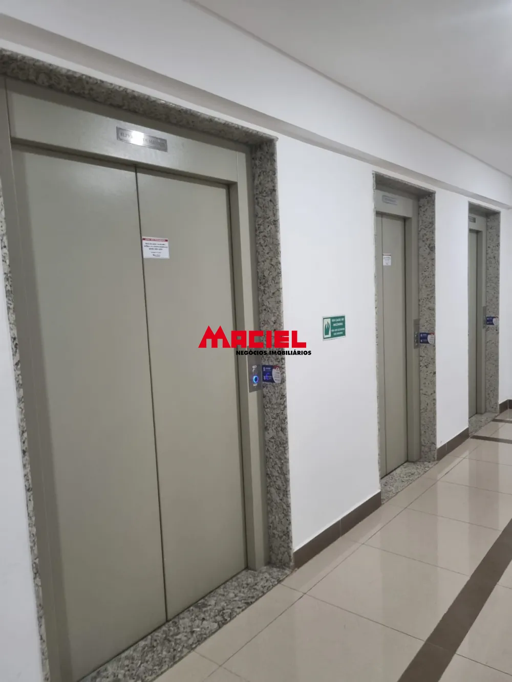 Alugar Comercial / Sala em S&atilde;o Jos&eacute; dos Campos R$ 2.000,00 - Foto 1