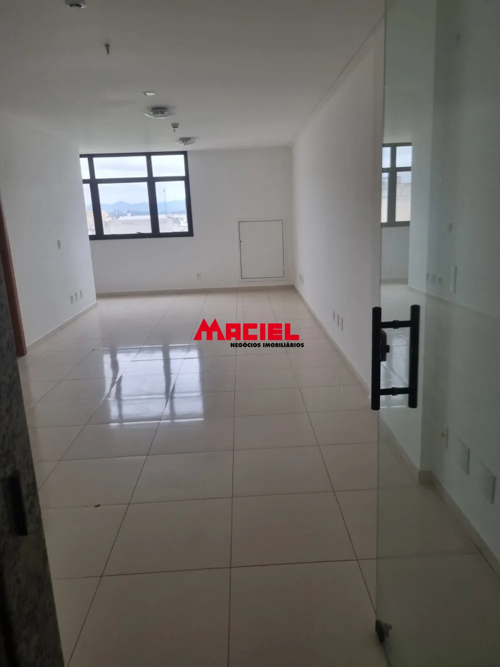 Alugar Comercial / Sala em S&atilde;o Jos&eacute; dos Campos R$ 2.000,00 - Foto 3