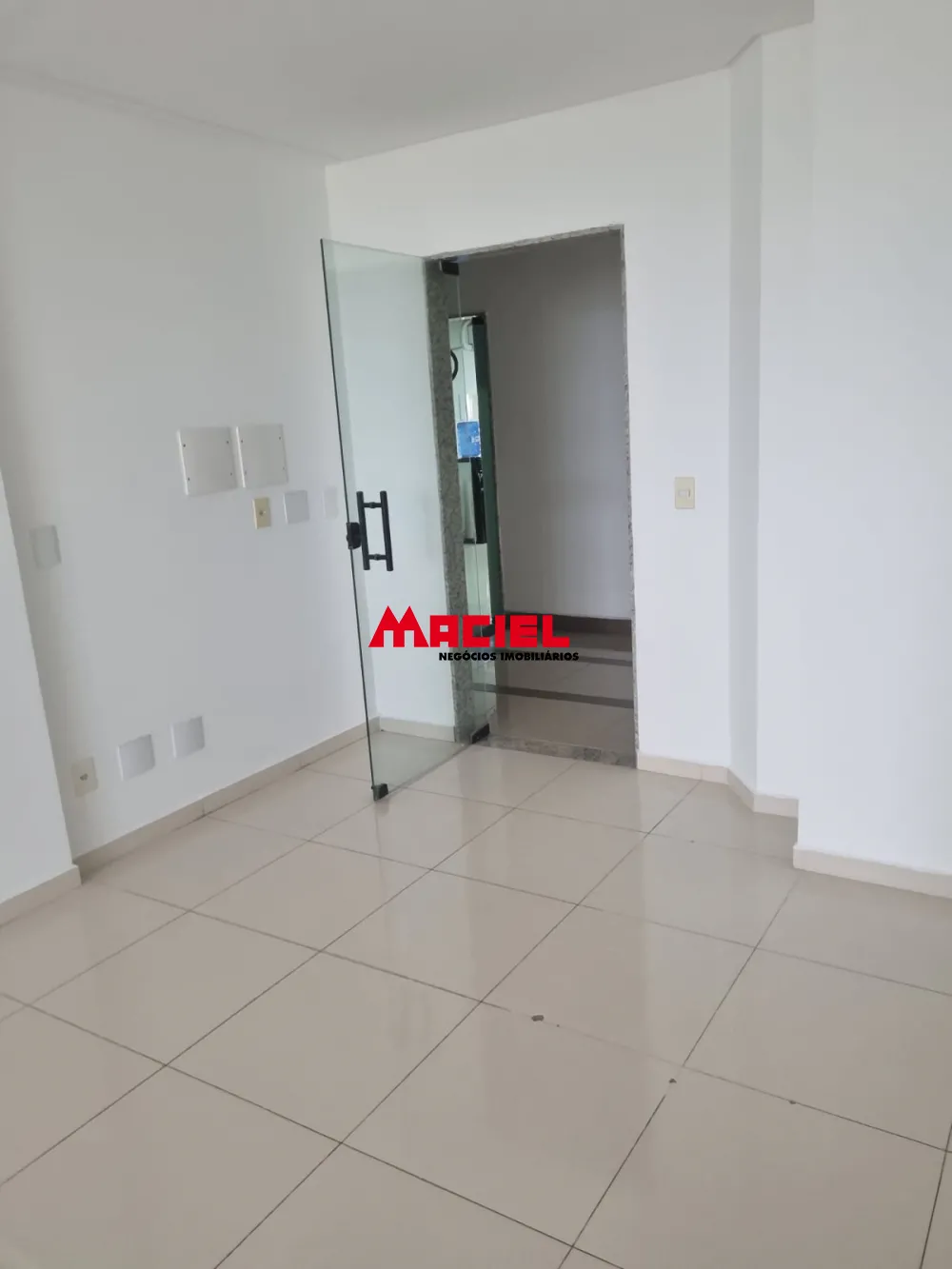 Alugar Comercial / Sala em S&atilde;o Jos&eacute; dos Campos R$ 2.000,00 - Foto 4