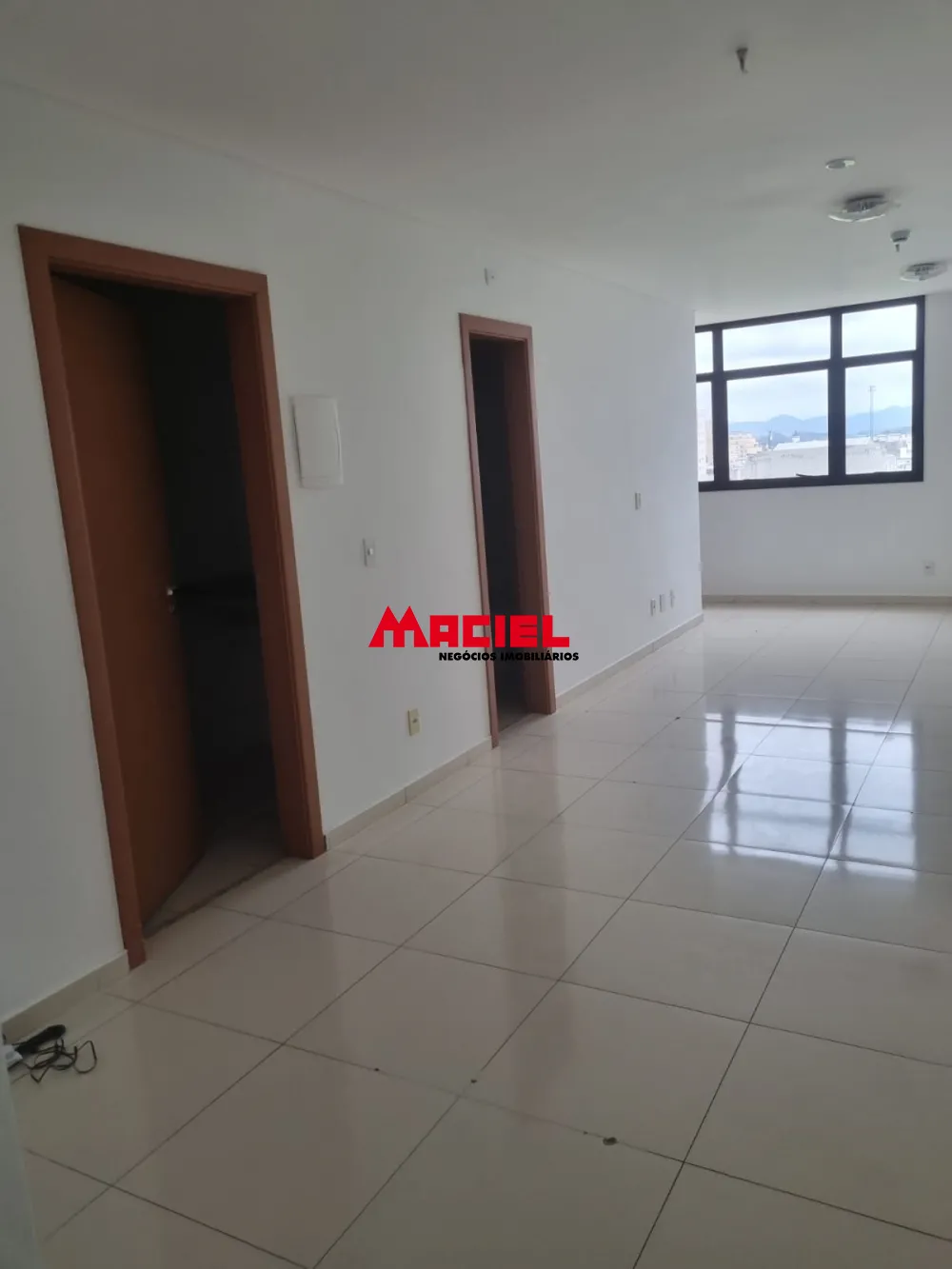 Alugar Comercial / Sala em S&atilde;o Jos&eacute; dos Campos R$ 2.000,00 - Foto 8