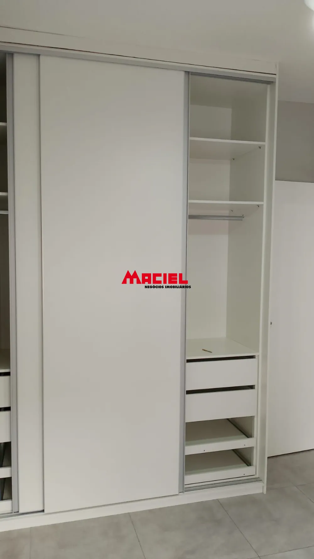 Alugar Casa / Sobrado em S&atilde;o Jos&eacute; dos Campos R$ 2.200,00 - Foto 1