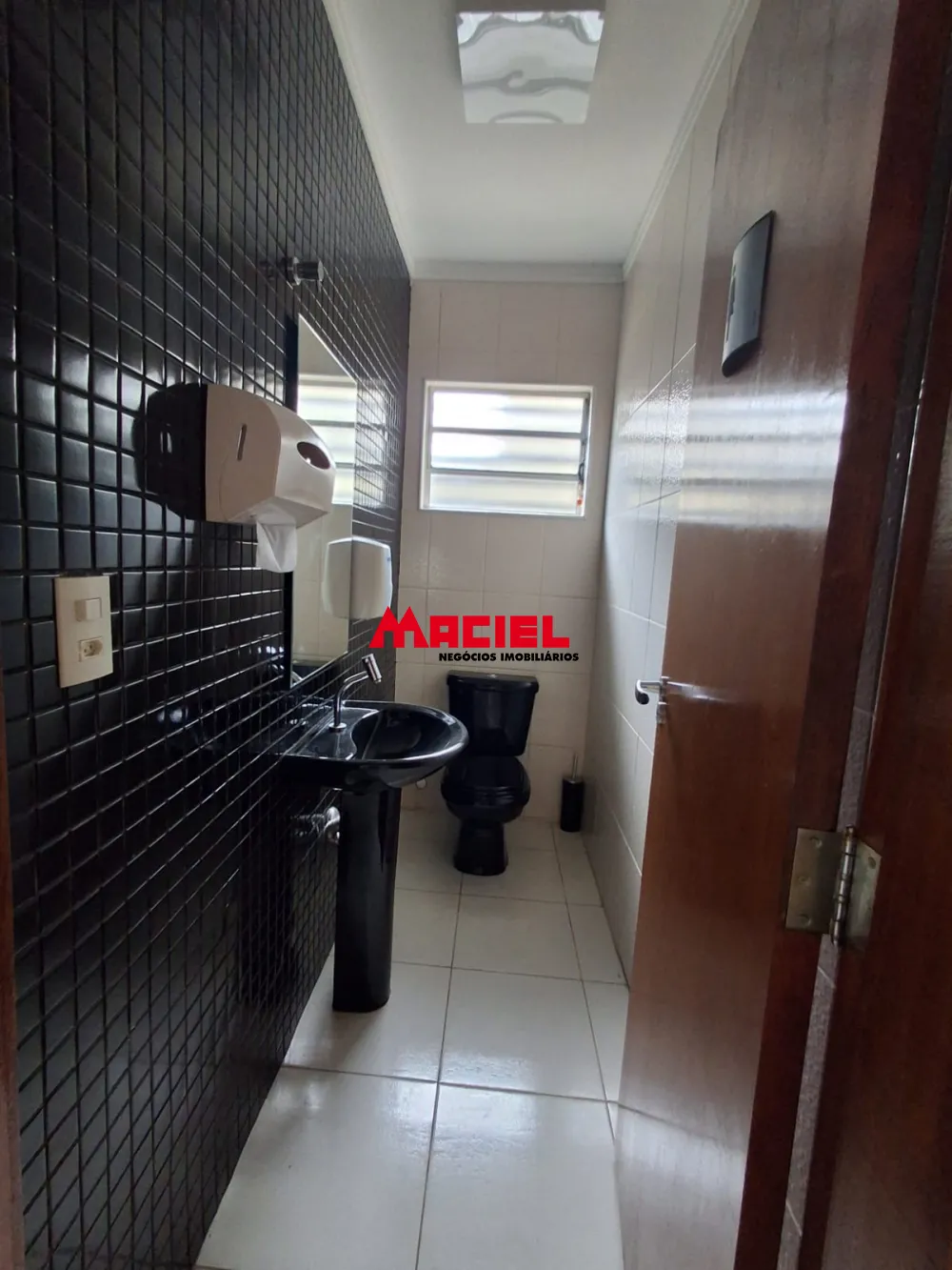 Alugar Comercial / Ponto Comercial em S&atilde;o Jos&eacute; dos Campos R$ 6.500,00 - Foto 30