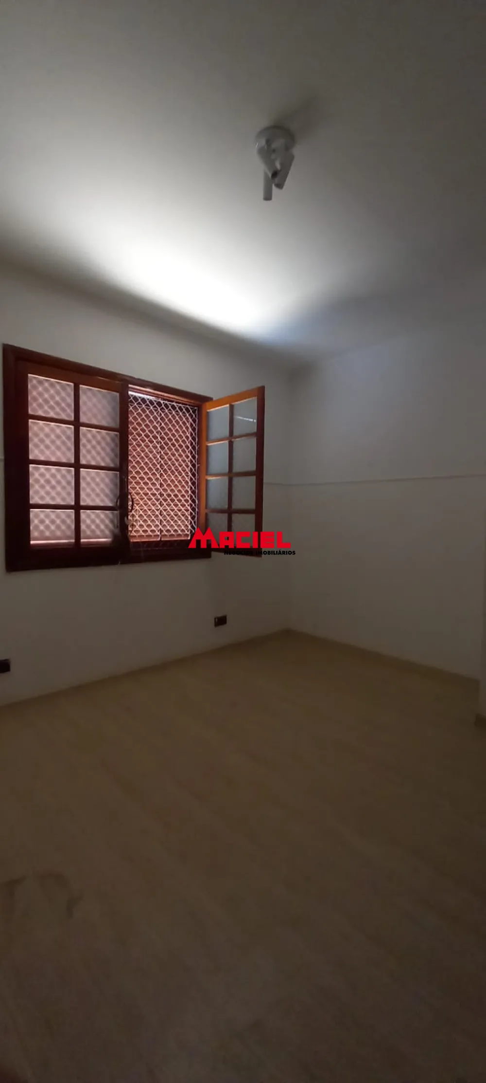 Alugar Casa / Padr&atilde;o em S&atilde;o Jos&eacute; dos Campos R$ 4.600,00 - Foto 2