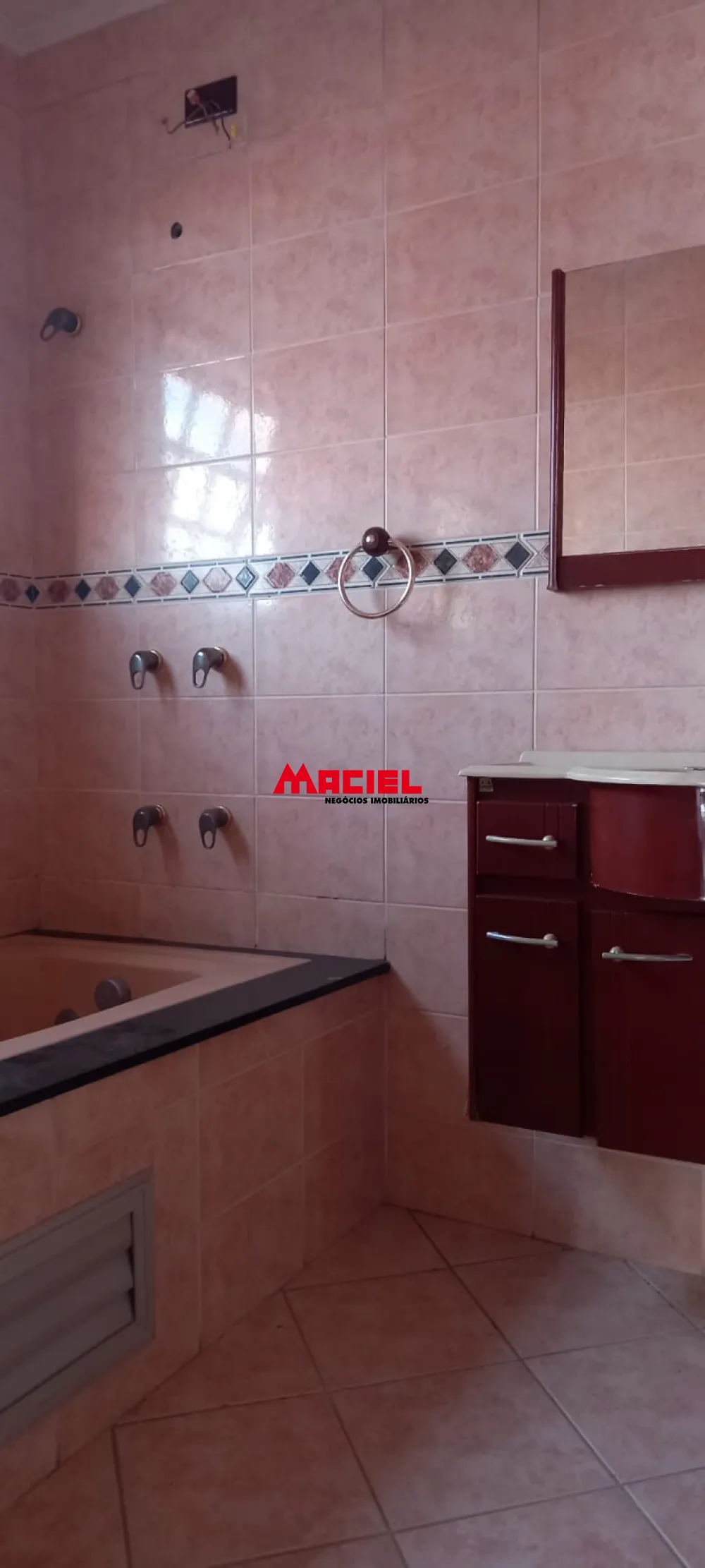 Alugar Casa / Padr&atilde;o em S&atilde;o Jos&eacute; dos Campos R$ 4.600,00 - Foto 37