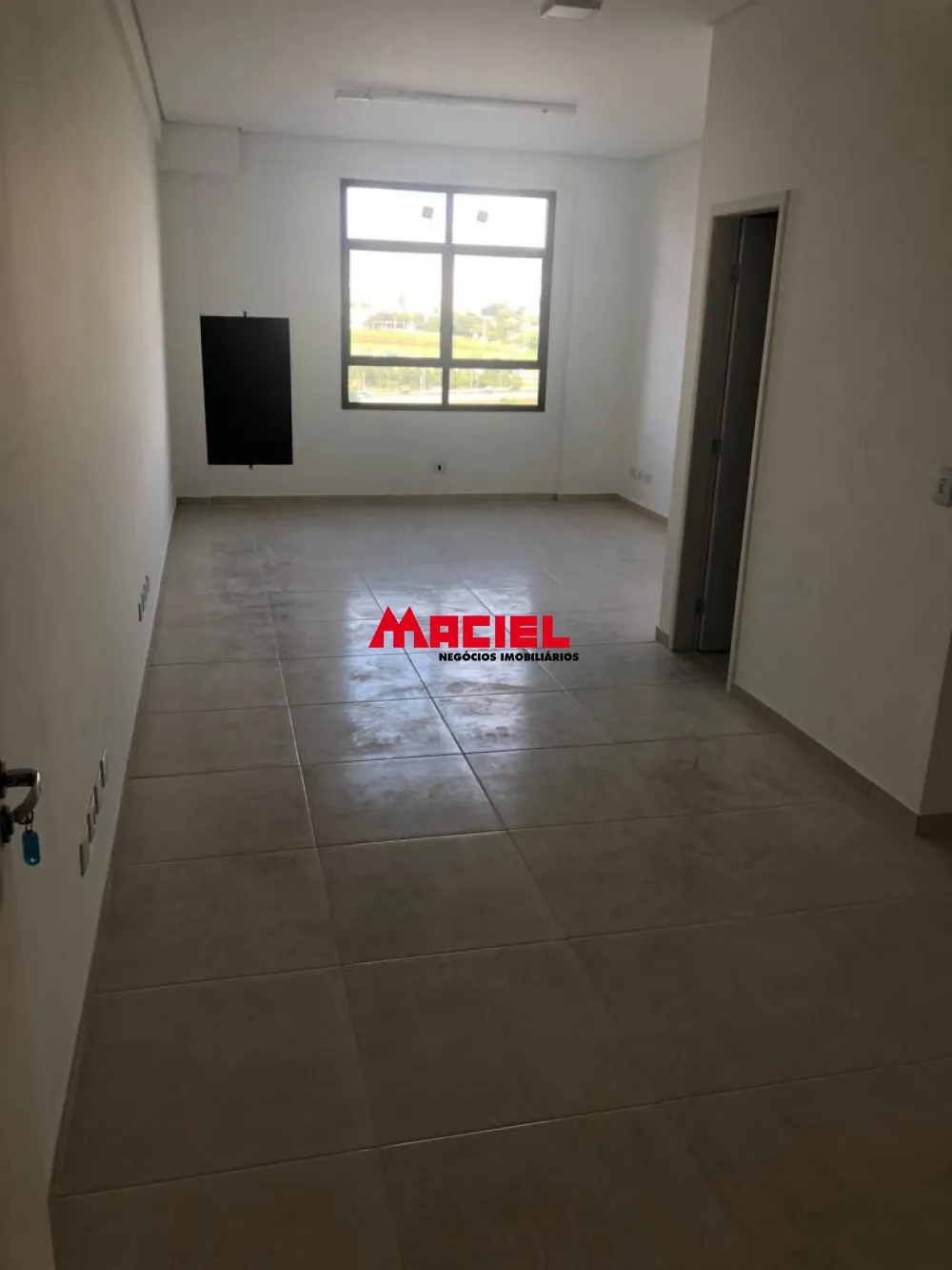 Alugar Comercial / Sala em Edif&iacute;cio/Condom&iacute;nio em S&atilde;o Jos&eacute; dos Campos R$ 1.000,00 - Foto 1