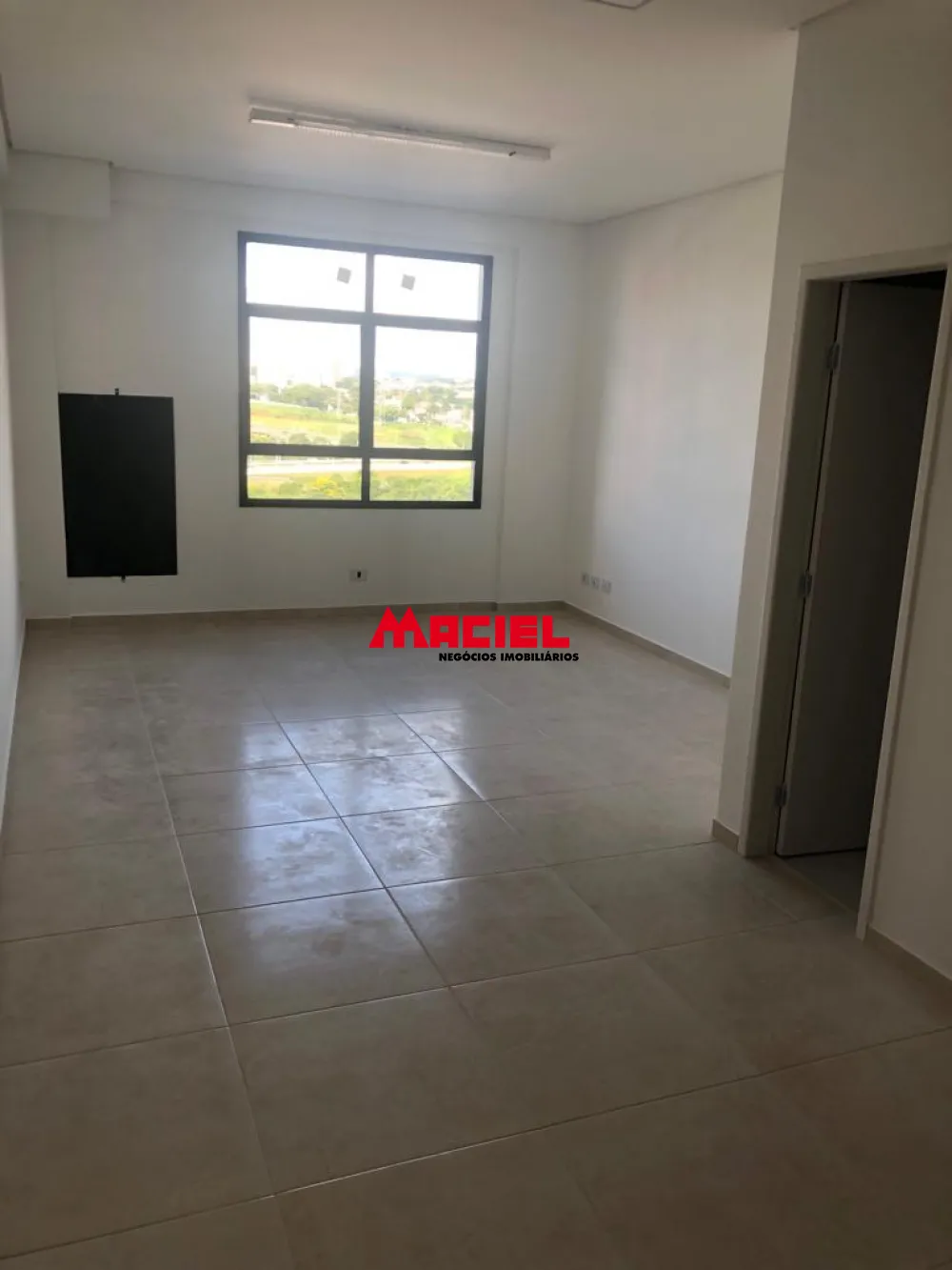 Alugar Comercial / Sala em Edif&iacute;cio/Condom&iacute;nio em S&atilde;o Jos&eacute; dos Campos R$ 1.000,00 - Foto 4