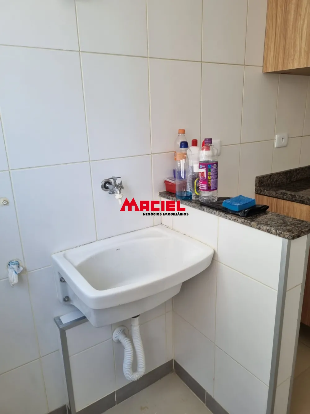 Alugar Apartamento / Padr&atilde;o em S&atilde;o Jos&eacute; dos Campos R$ 1.350,00 - Foto 13