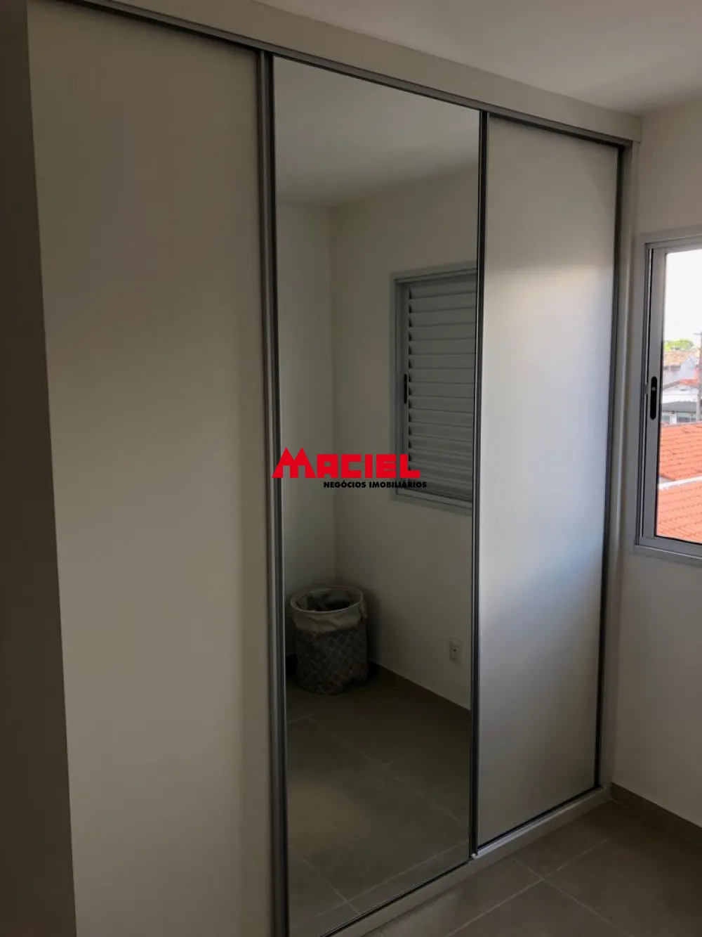 Alugar Apartamento / Padr&atilde;o em S&atilde;o Jos&eacute; dos Campos R$ 1.800,00 - Foto 2