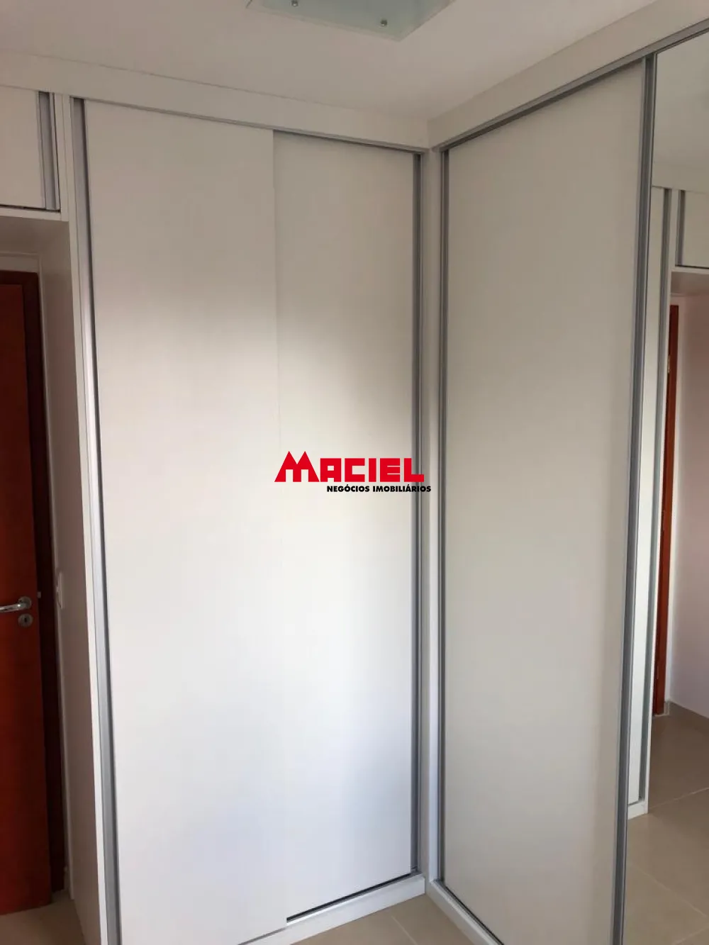 Alugar Apartamento / Padr&atilde;o em S&atilde;o Jos&eacute; dos Campos R$ 1.800,00 - Foto 5