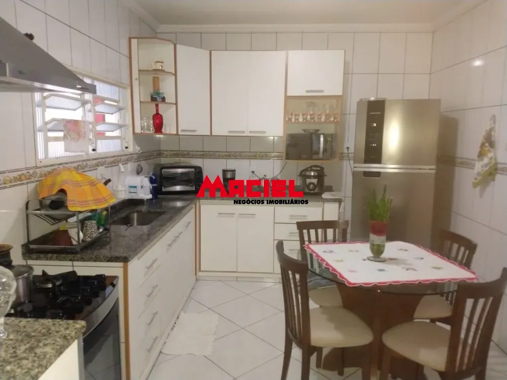 Comprar Casa / Padr&atilde;o em S&atilde;o Jos&eacute; dos Campos R$ 800.000,00 - Foto 4