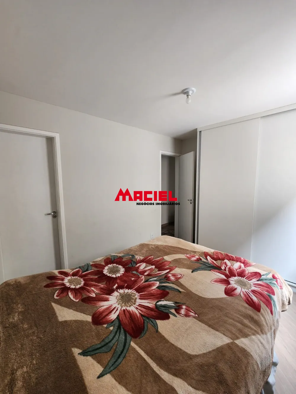 Alugar Apartamento / Padr&atilde;o em S&atilde;o Jos&eacute; dos Campos R$ 2.700,00 - Foto 2
