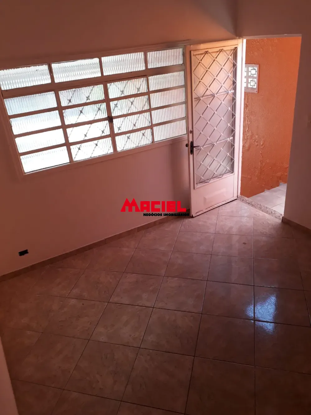 Alugar Casa / Padr&atilde;o em S&atilde;o Jos&eacute; dos Campos R$ 1.700,00 - Foto 2