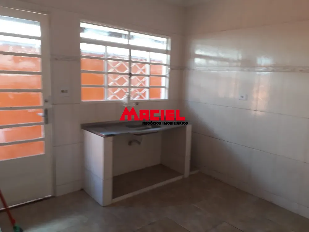 Alugar Casa / Padr&atilde;o em S&atilde;o Jos&eacute; dos Campos R$ 1.700,00 - Foto 4