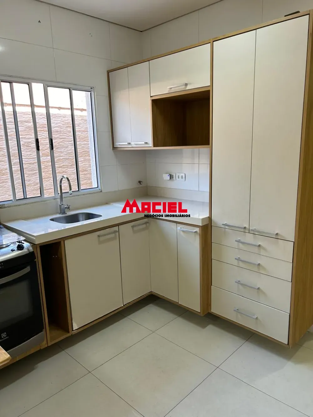 Alugar Casa / Padr&atilde;o em S&atilde;o Jos&eacute; dos Campos R$ 2.800,00 - Foto 2