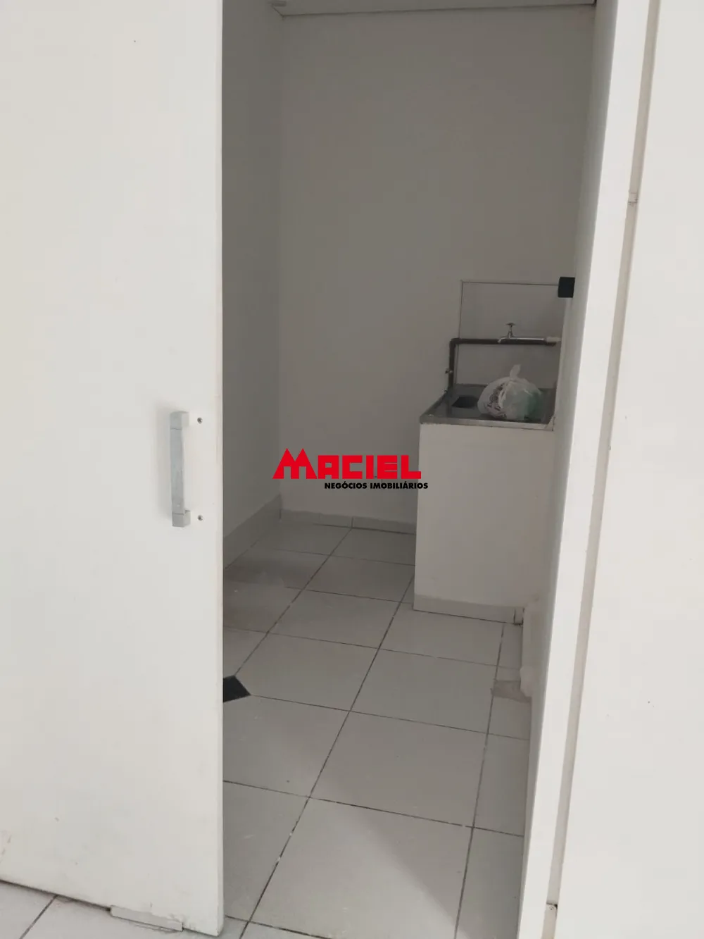 Alugar Comercial / Ponto Comercial em S&atilde;o Jos&eacute; dos Campos R$ 7.700,00 - Foto 6