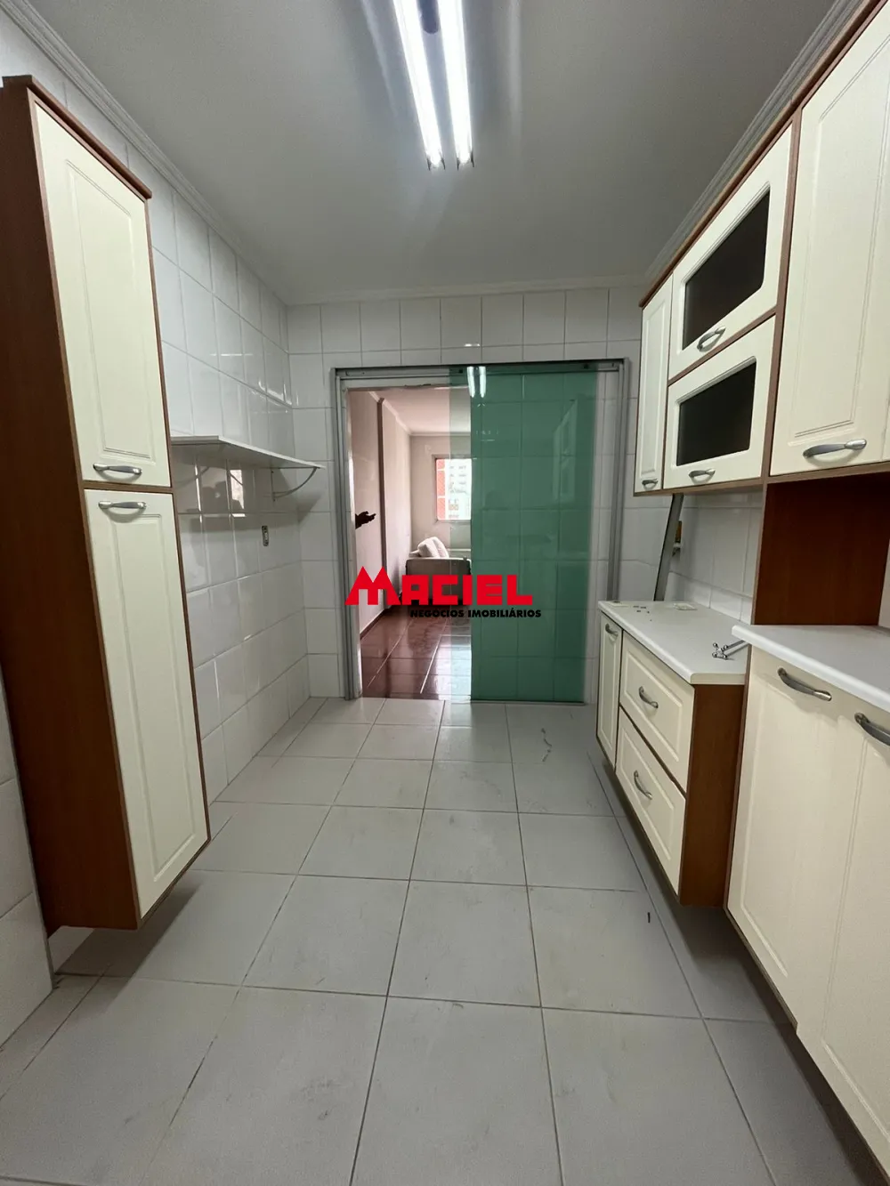 Alugar Apartamento / Padr&atilde;o em S&atilde;o Jos&eacute; dos Campos R$ 2.300,00 - Foto 2
