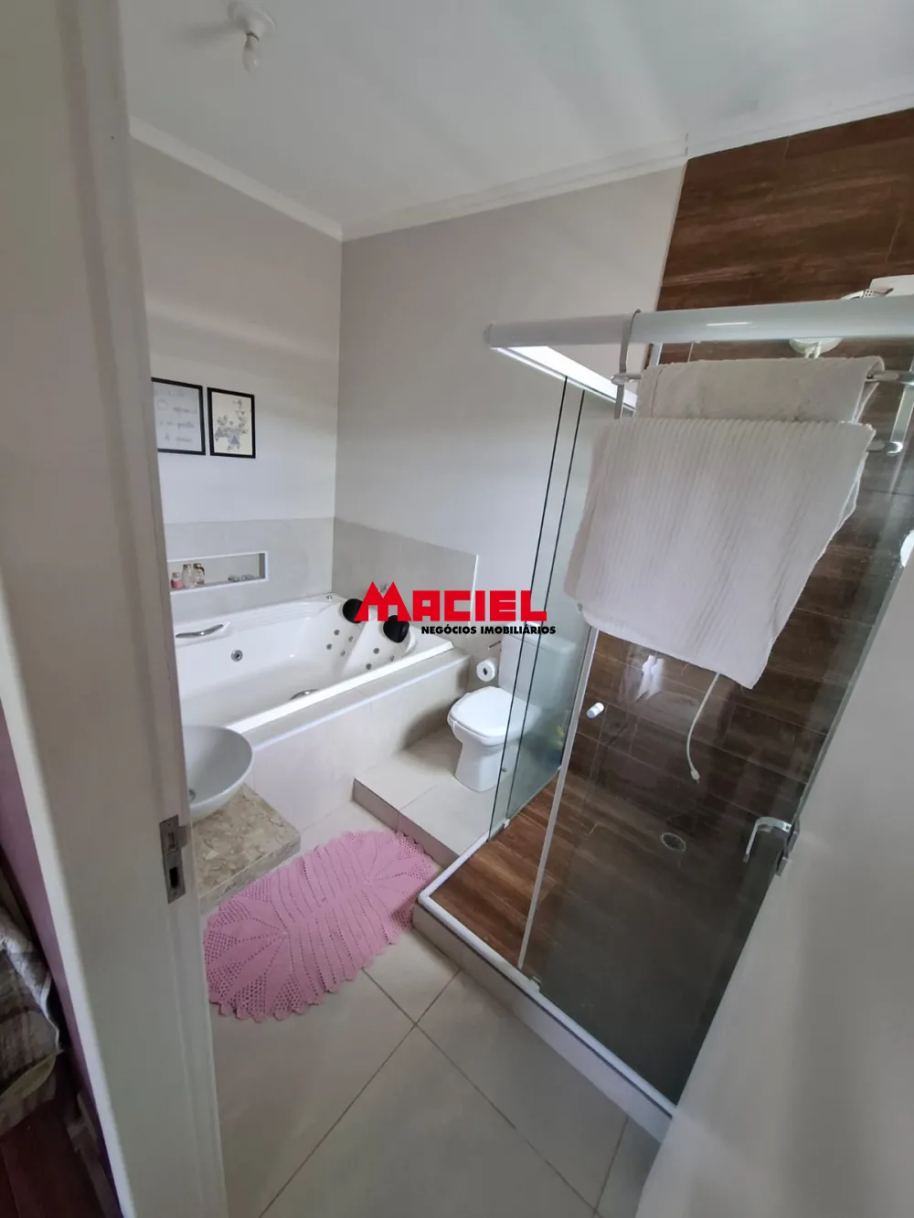 Alugar Casa / Sobrado em S&atilde;o Jos&eacute; dos Campos R$ 1.800,00 - Foto 12
