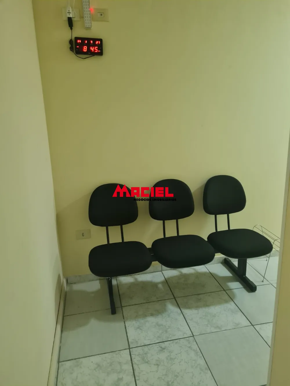 Alugar Comercial / Sala em S&atilde;o Jos&eacute; dos Campos R$ 1.200,00 - Foto 3