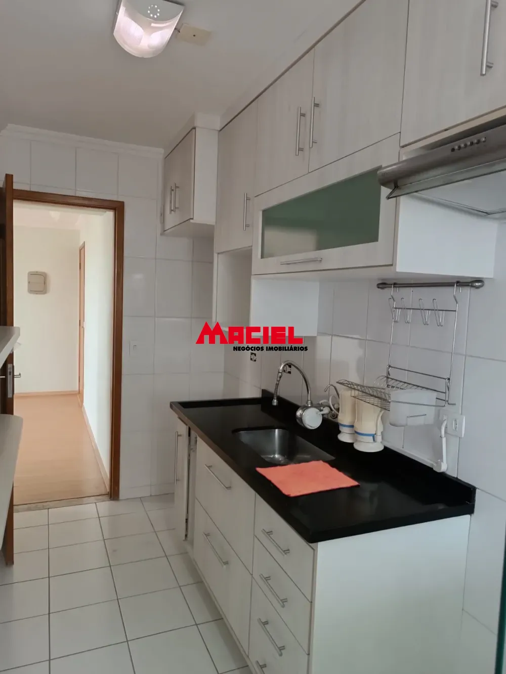 Alugar Apartamento / Padr&atilde;o em S&atilde;o Jos&eacute; dos Campos R$ 2.100,00 - Foto 3