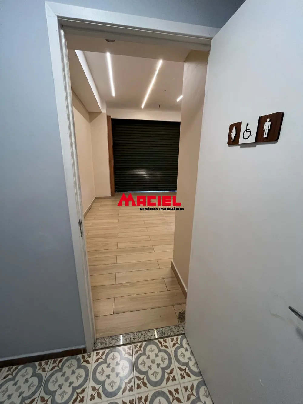 Alugar Comercial / Ponto Comercial em S&atilde;o Jos&eacute; dos Campos R$ 4.000,00 - Foto 4