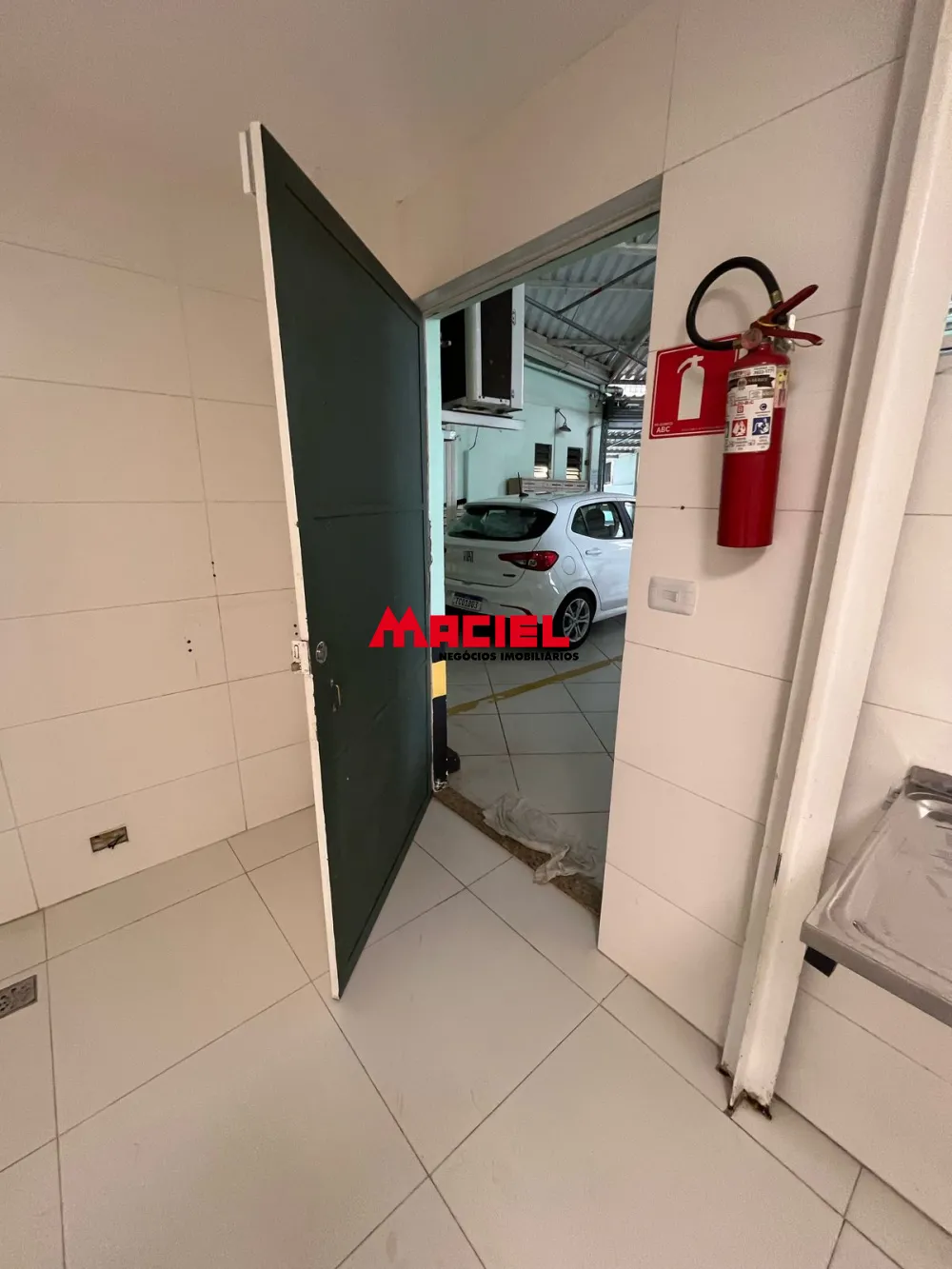 Alugar Comercial / Ponto Comercial em S&atilde;o Jos&eacute; dos Campos R$ 4.000,00 - Foto 5