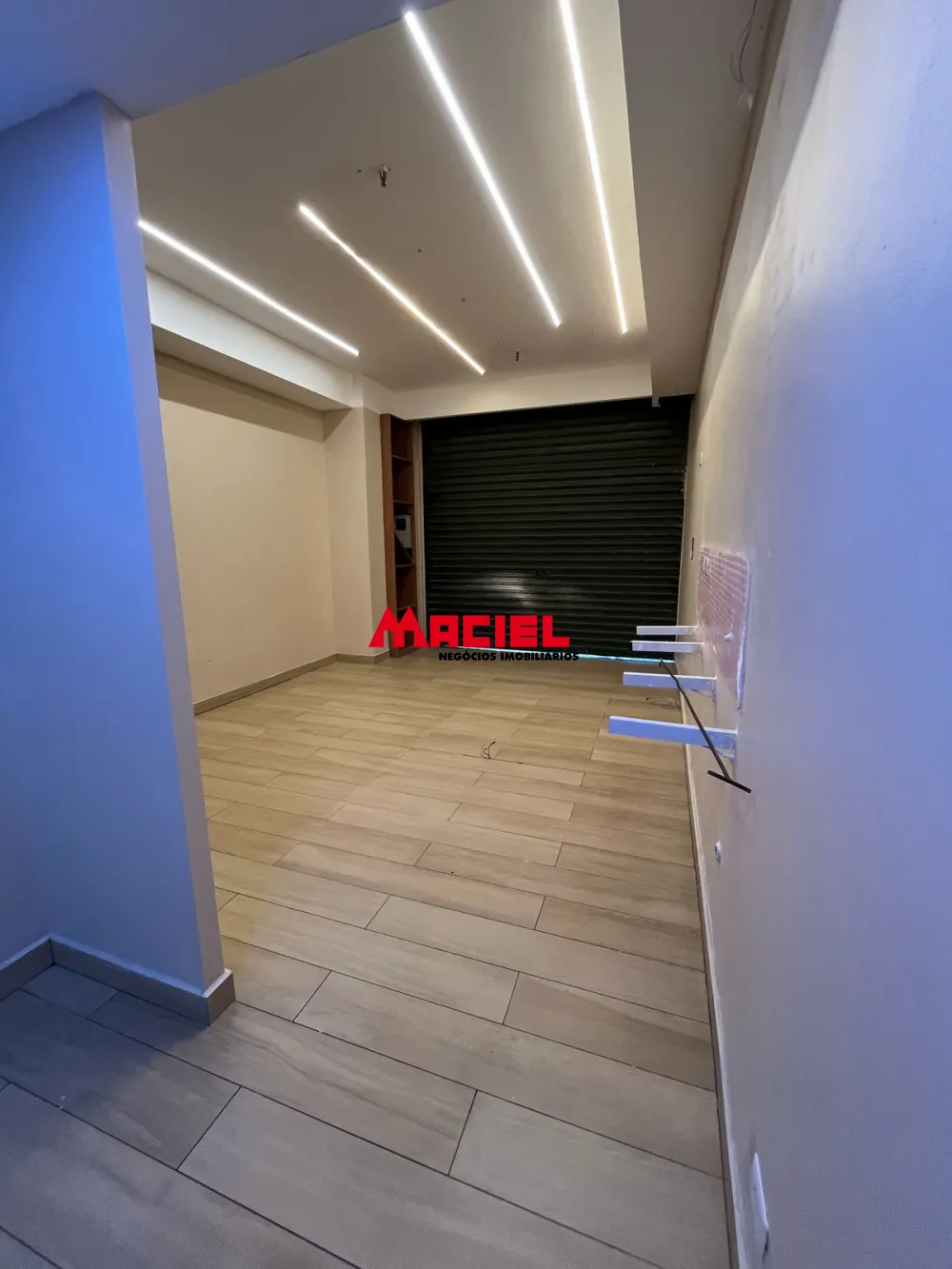 Alugar Comercial / Ponto Comercial em S&atilde;o Jos&eacute; dos Campos R$ 4.000,00 - Foto 8