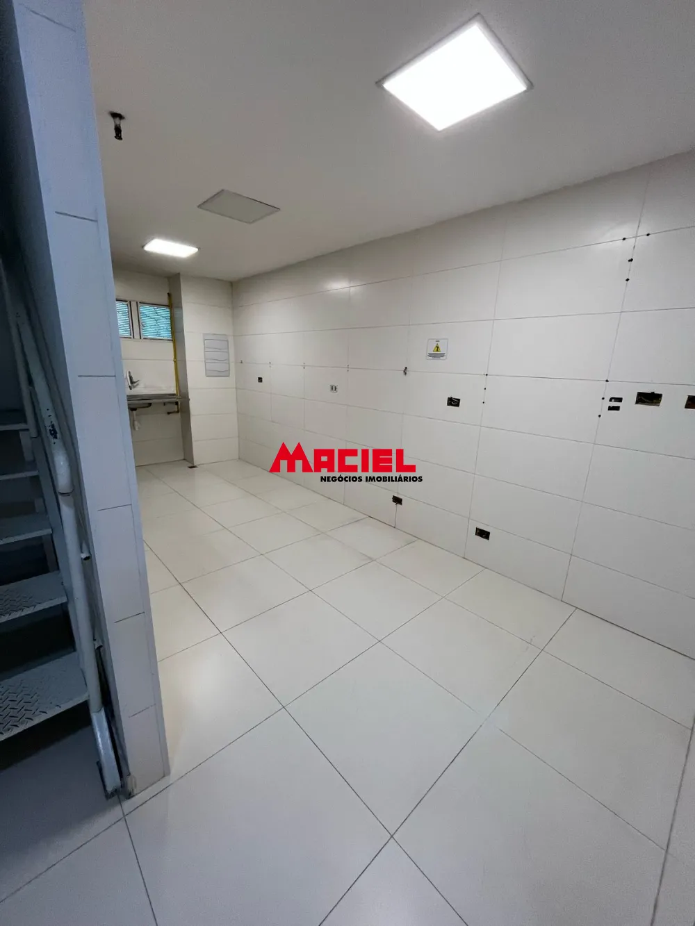 Alugar Comercial / Ponto Comercial em S&atilde;o Jos&eacute; dos Campos R$ 4.000,00 - Foto 9