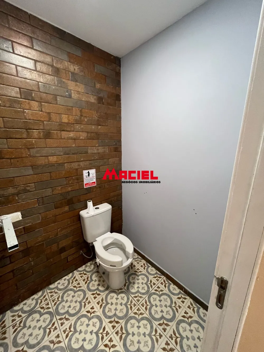 Alugar Comercial / Ponto Comercial em S&atilde;o Jos&eacute; dos Campos R$ 4.000,00 - Foto 14