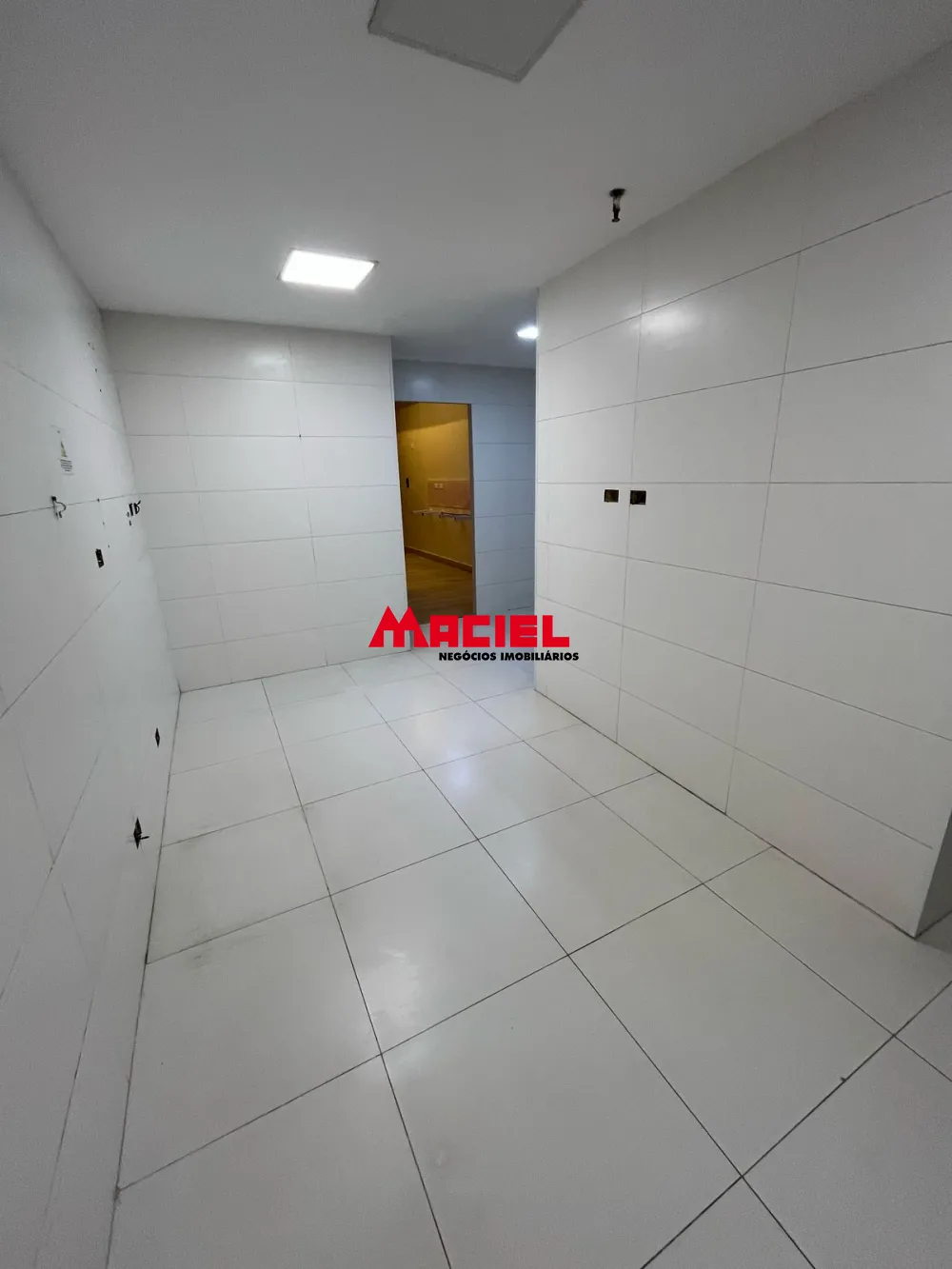 Alugar Comercial / Ponto Comercial em S&atilde;o Jos&eacute; dos Campos R$ 4.000,00 - Foto 15