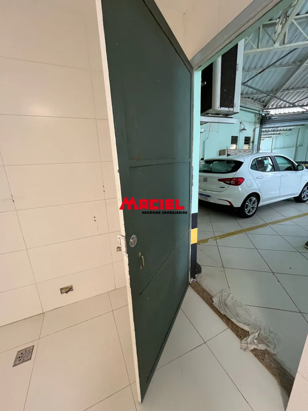 Alugar Comercial / Ponto Comercial em S&atilde;o Jos&eacute; dos Campos R$ 4.000,00 - Foto 16