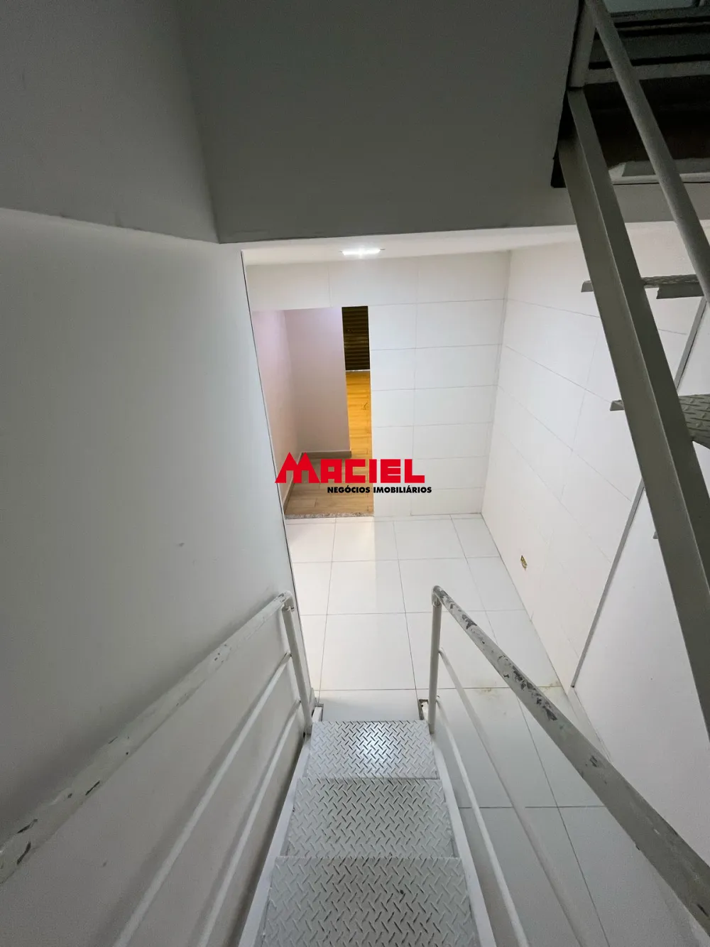 Alugar Comercial / Ponto Comercial em S&atilde;o Jos&eacute; dos Campos R$ 4.000,00 - Foto 17