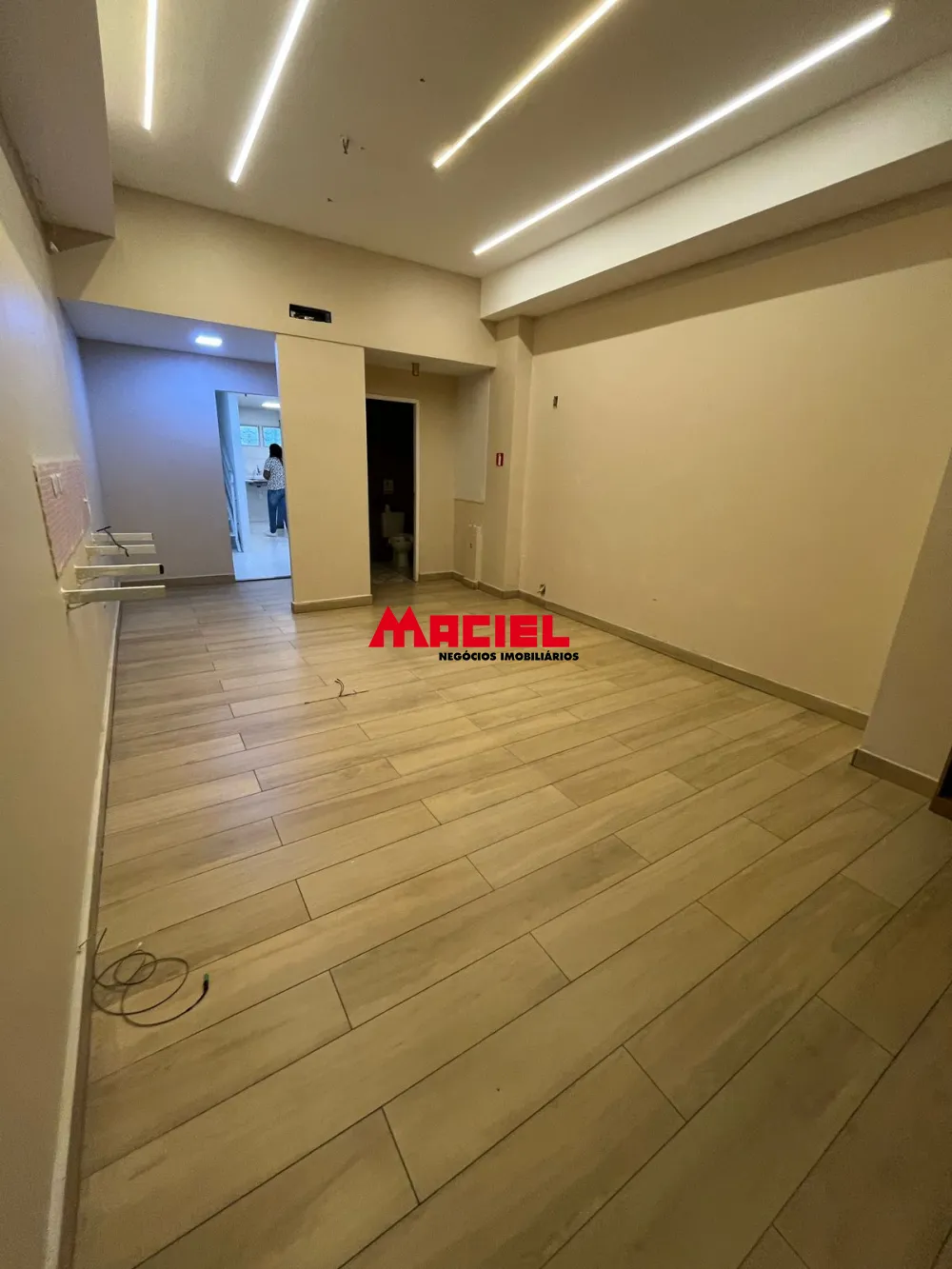 Alugar Comercial / Ponto Comercial em S&atilde;o Jos&eacute; dos Campos R$ 4.000,00 - Foto 18