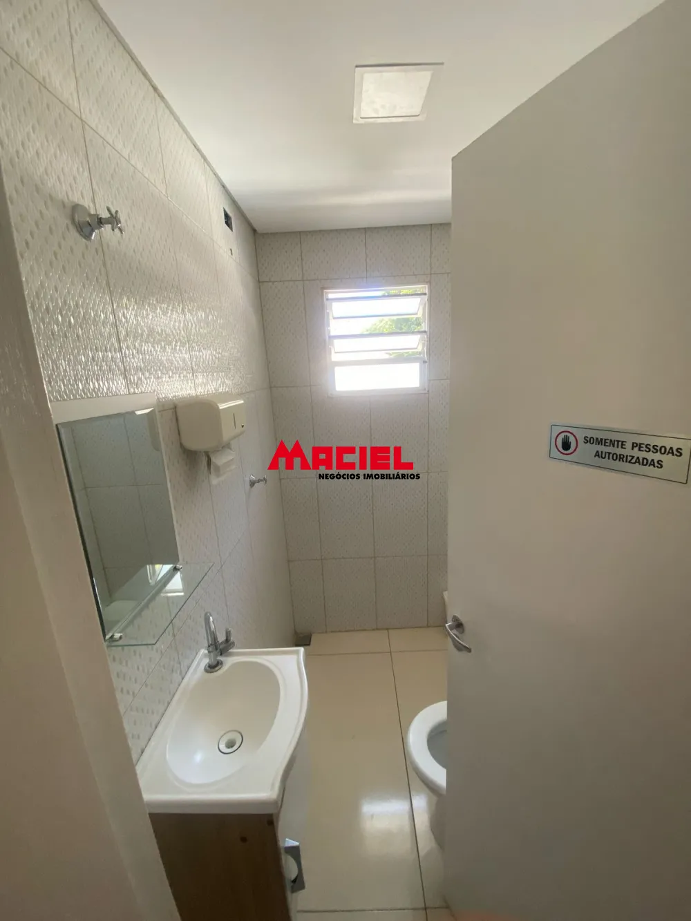 Alugar Comercial / Ponto Comercial em S&atilde;o Jos&eacute; dos Campos R$ 5.500,00 - Foto 7