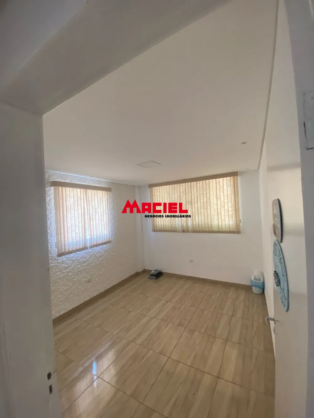 Alugar Comercial / Ponto Comercial em S&atilde;o Jos&eacute; dos Campos R$ 5.500,00 - Foto 3