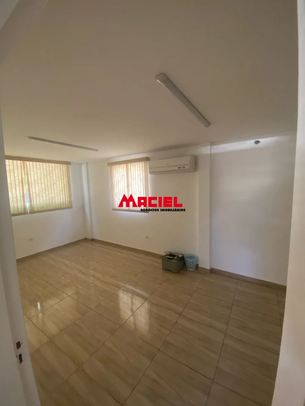 Alugar Comercial / Ponto Comercial em S&atilde;o Jos&eacute; dos Campos R$ 5.500,00 - Foto 4