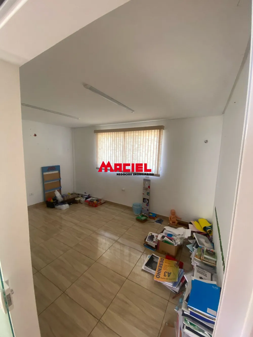 Alugar Comercial / Ponto Comercial em S&atilde;o Jos&eacute; dos Campos R$ 5.500,00 - Foto 8