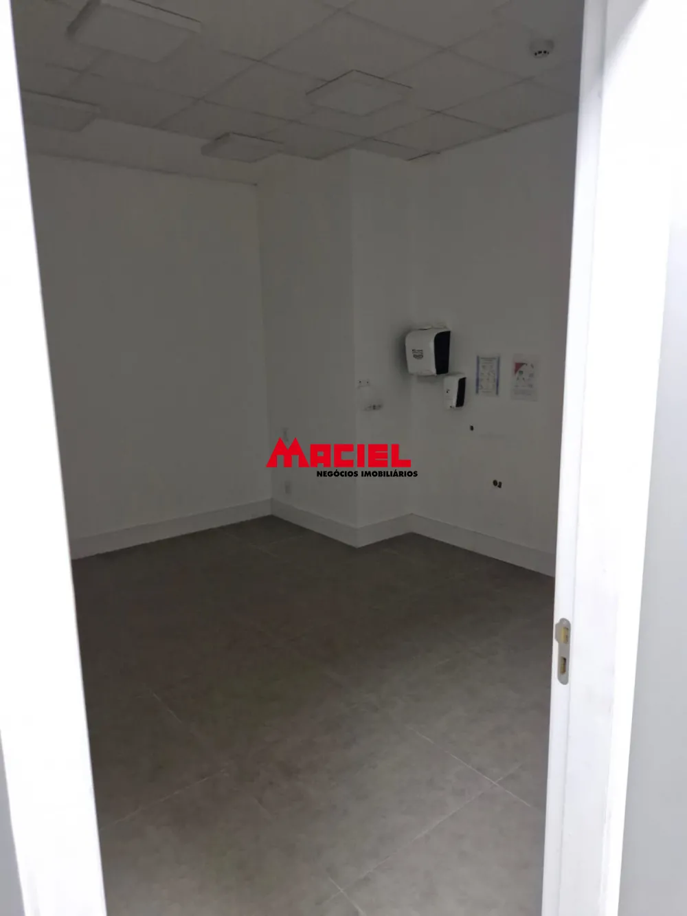 Alugar Comercial / Sala em S&atilde;o Jos&eacute; dos Campos R$ 3.500,00 - Foto 6