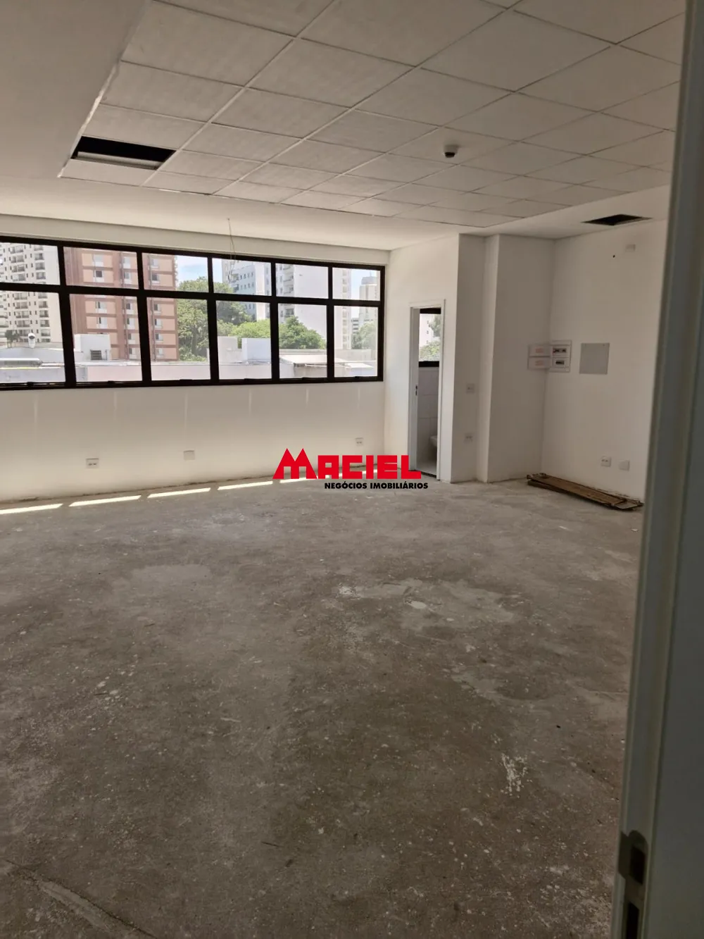 Alugar Comercial / Sala em S&atilde;o Jos&eacute; dos Campos R$ 3.100,00 - Foto 8