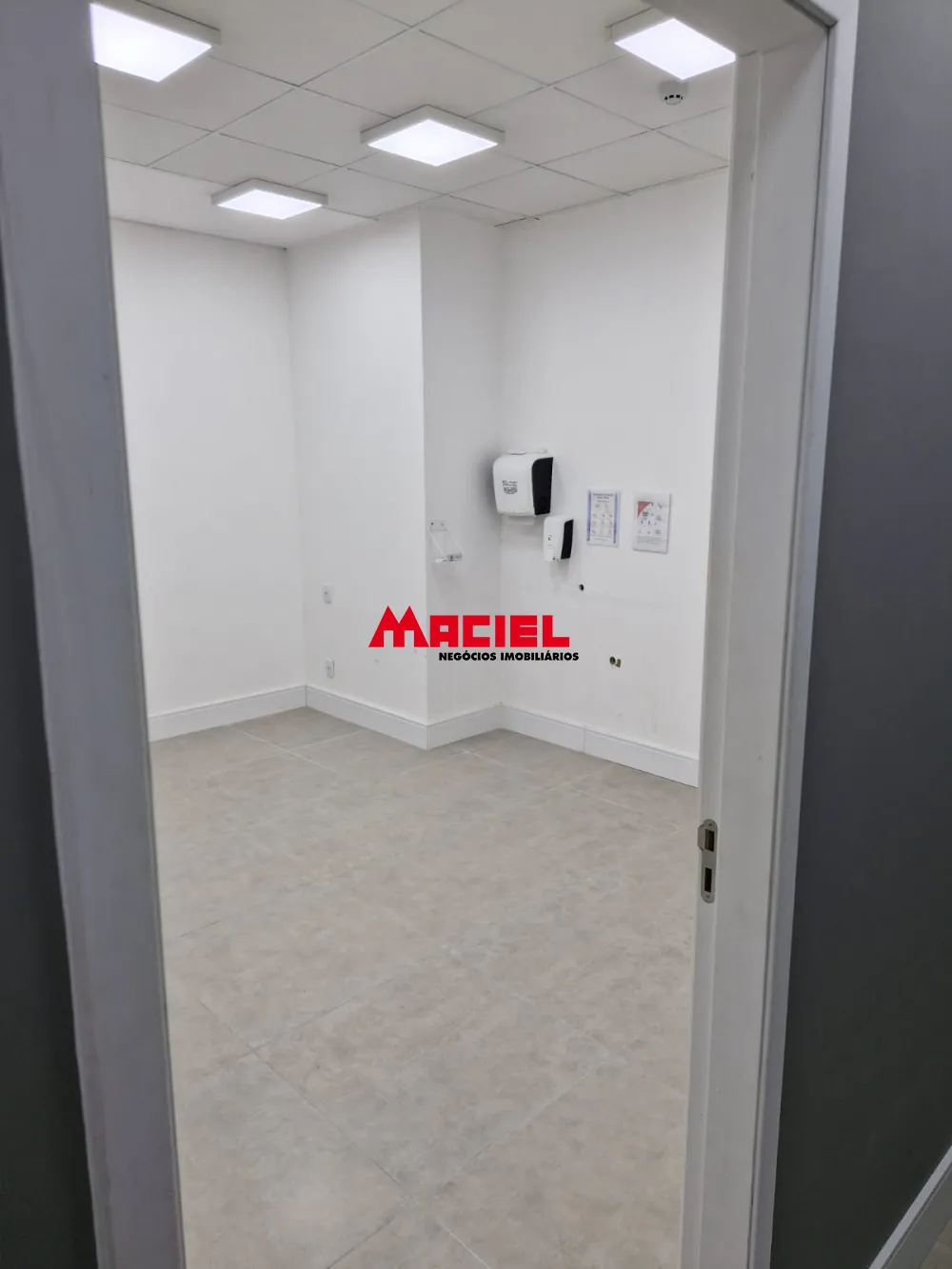 Alugar Comercial / Sala em S&atilde;o Jos&eacute; dos Campos R$ 3.500,00 - Foto 4