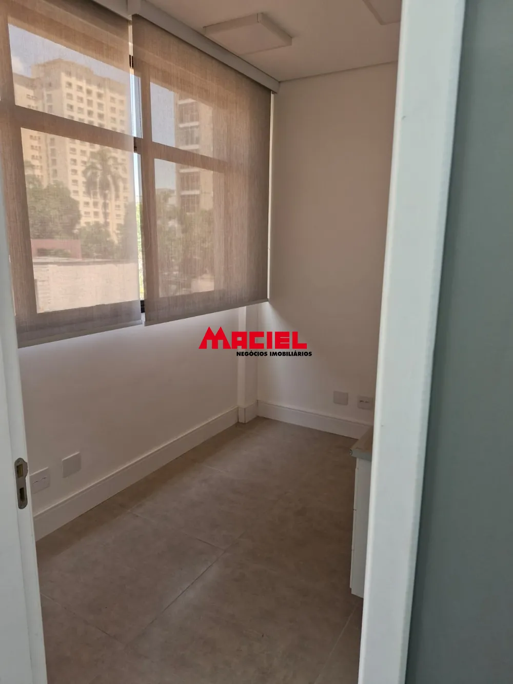 Alugar Comercial / Sala em S&atilde;o Jos&eacute; dos Campos R$ 3.500,00 - Foto 8