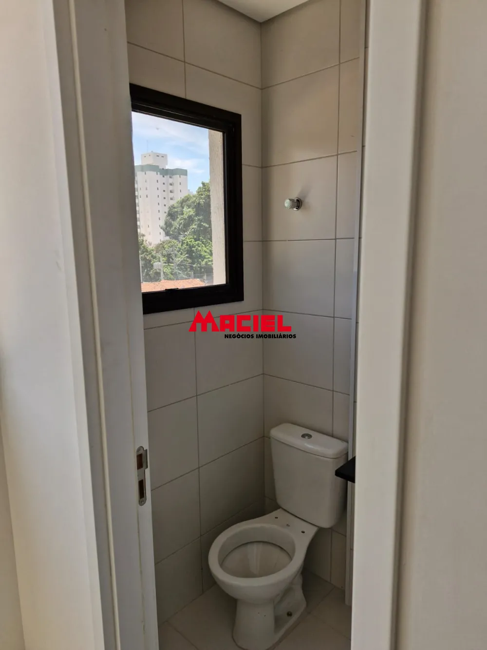 Alugar Comercial / Sala em S&atilde;o Jos&eacute; dos Campos R$ 3.500,00 - Foto 12