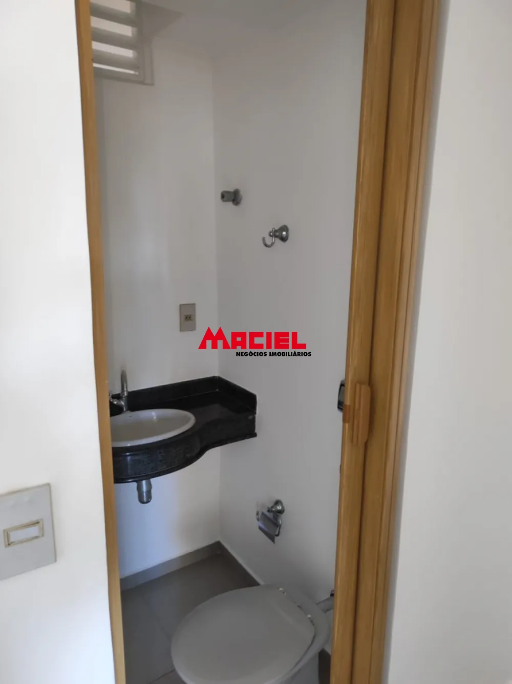 Alugar Apartamento / Padr&atilde;o em S&atilde;o Jos&eacute; dos Campos R$ 2.400,00 - Foto 5