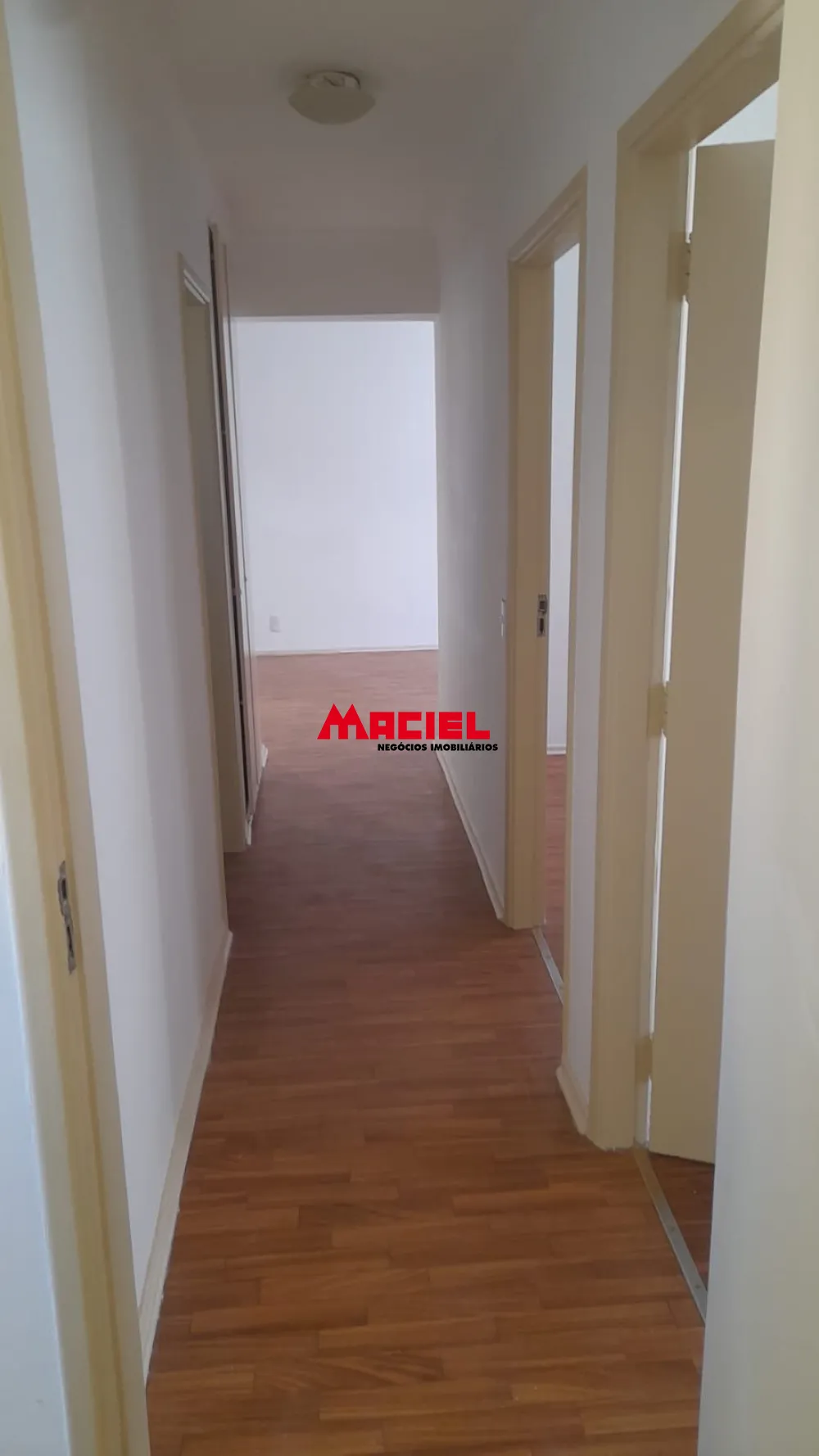 Alugar Apartamento / Padr&atilde;o em S&atilde;o Jos&eacute; dos Campos R$ 2.100,00 - Foto 3