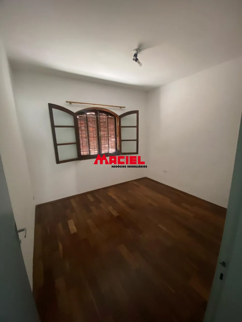 Alugar Casa / Ed&iacute;cula em S&atilde;o Jos&eacute; dos Campos R$ 1.800,00 - Foto 4