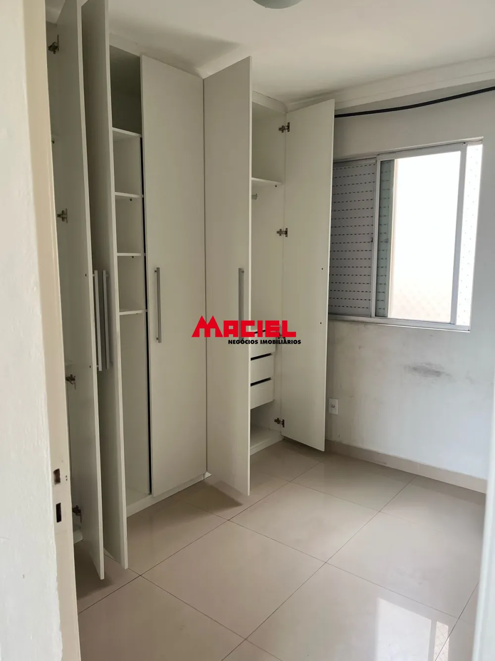Alugar Apartamento / Padr&atilde;o em S&atilde;o Jos&eacute; dos Campos R$ 2.000,00 - Foto 1