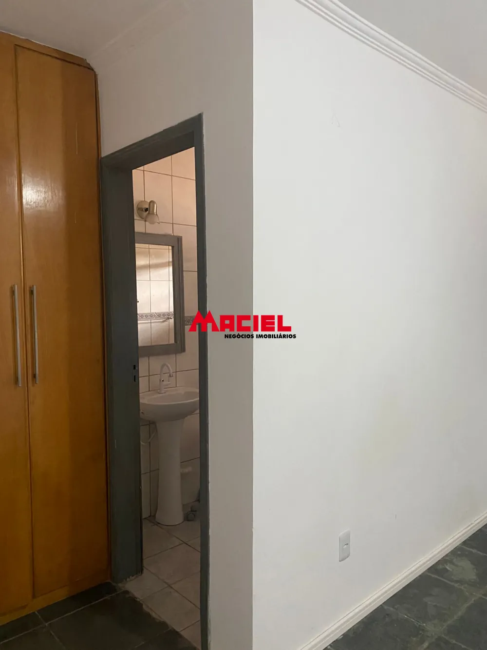 Alugar Comercial / Ponto Comercial em S&atilde;o Jos&eacute; dos Campos R$ 3.200,00 - Foto 11