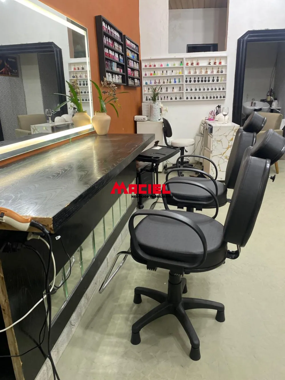 Alugar Comercial / Ponto Comercial em S&atilde;o Jos&eacute; dos Campos R$ 1.200,00 - Foto 2